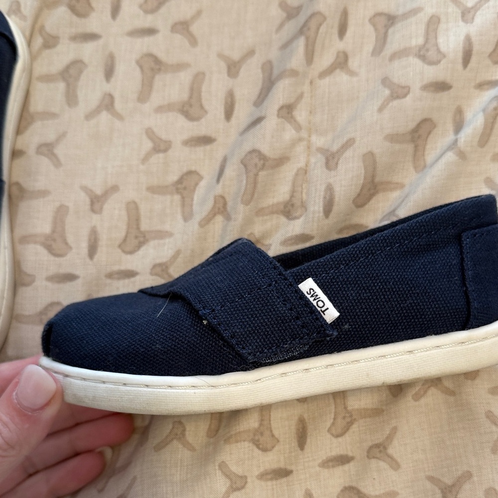 TOMS Kids Dark Blue Moccasins - Picture 4 of 5